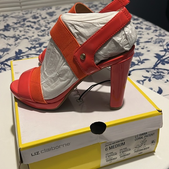New Liz claiborne coral patent size 6M - Picture 2 of 3
